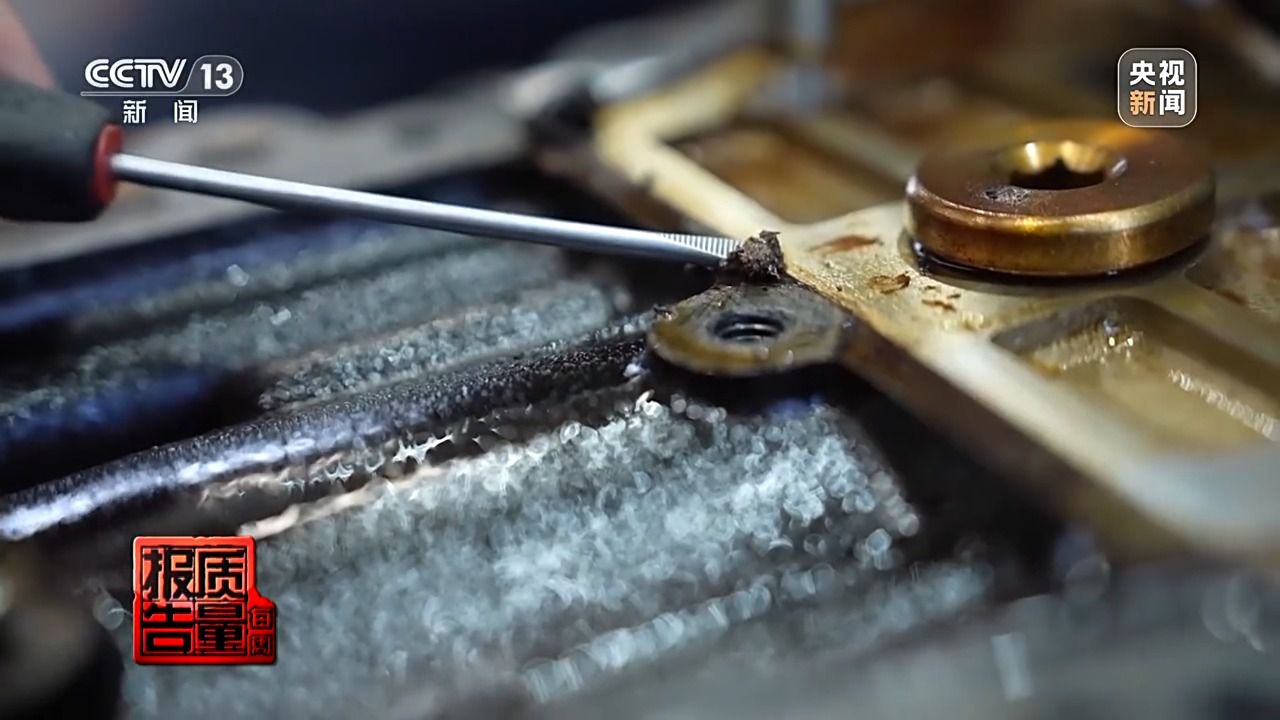 出廠價(jià)45卻賣(mài)四百元 警惕假機(jī)油讓汽車(chē)發(fā)動(dòng)機(jī)報(bào)廢