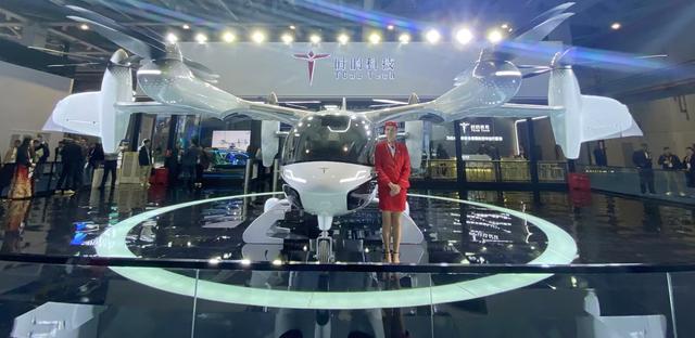 圖:時(shí)的科技E20 eVTOL“真機(jī)”亮相進(jìn)博會(huì);來(lái)源:《科創(chuàng)板日?qǐng)?bào)》記者攝