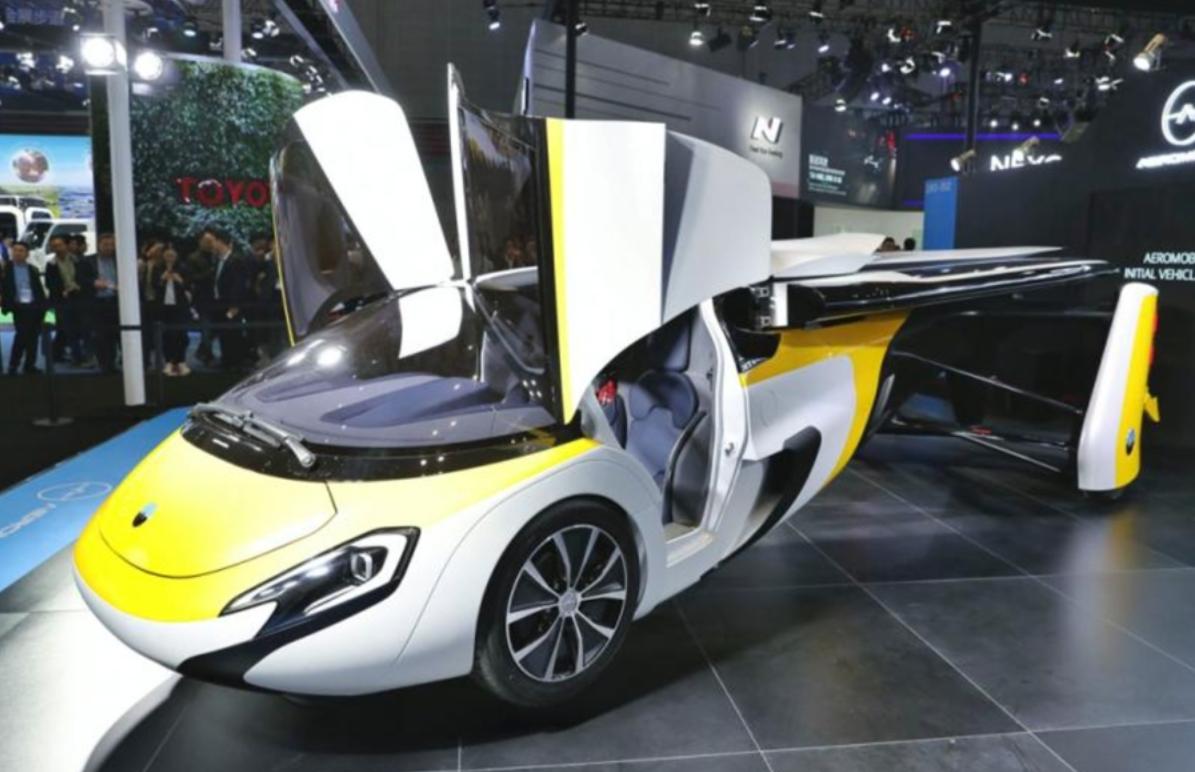 首屆進博會上“會飛的汽車”（賴鑫琳 攝）