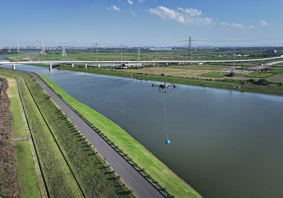 無(wú)人機(jī)運(yùn)輸防汛物資。浦口高新區(qū)供圖