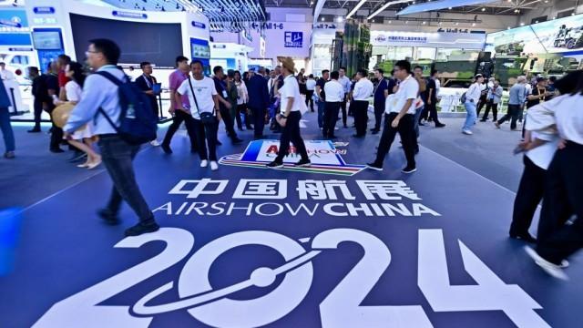 研發(fā)和交付人員緊缺!低空經(jīng)濟(jì)熱潮下,企業(yè)航展現(xiàn)場(chǎng)招人,有展臺(tái)