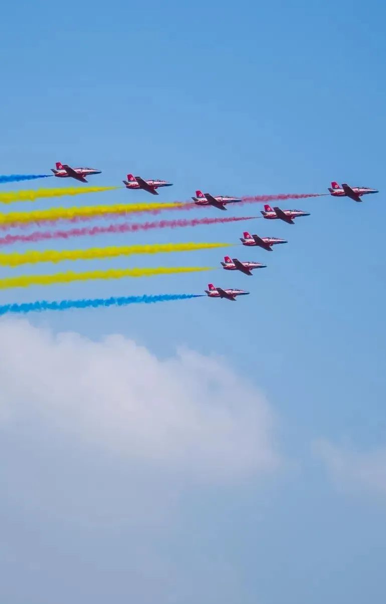 南昌:從“藍(lán)天盛會(huì)”到“天空之城”