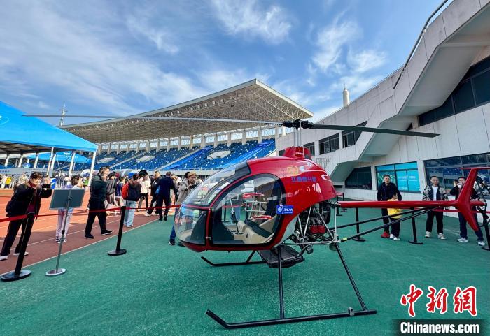 浙江紹興:500余架航空器吸引民眾