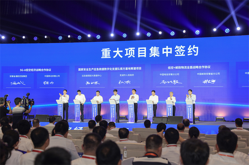 重大項目集中簽約。人民網(wǎng)記者 張俊攝