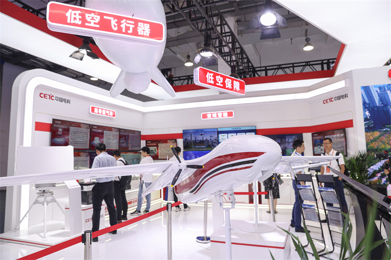 中國電科低空飛行器展區(qū)。人民網(wǎng)記者 張俊攝