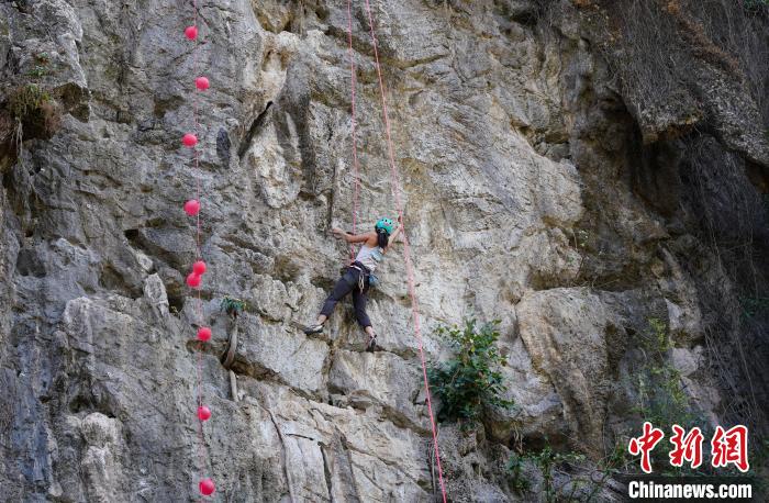 中國首個自然攀巖場地國家標準在廣西陽朔發布