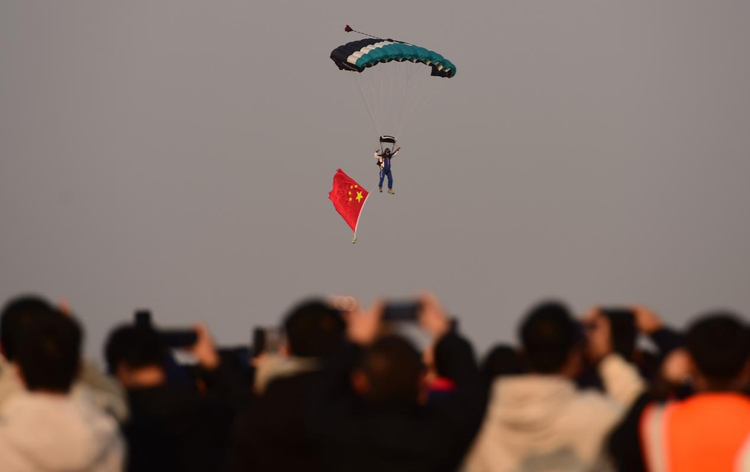 滄州：飛行表演助力發展低空經濟