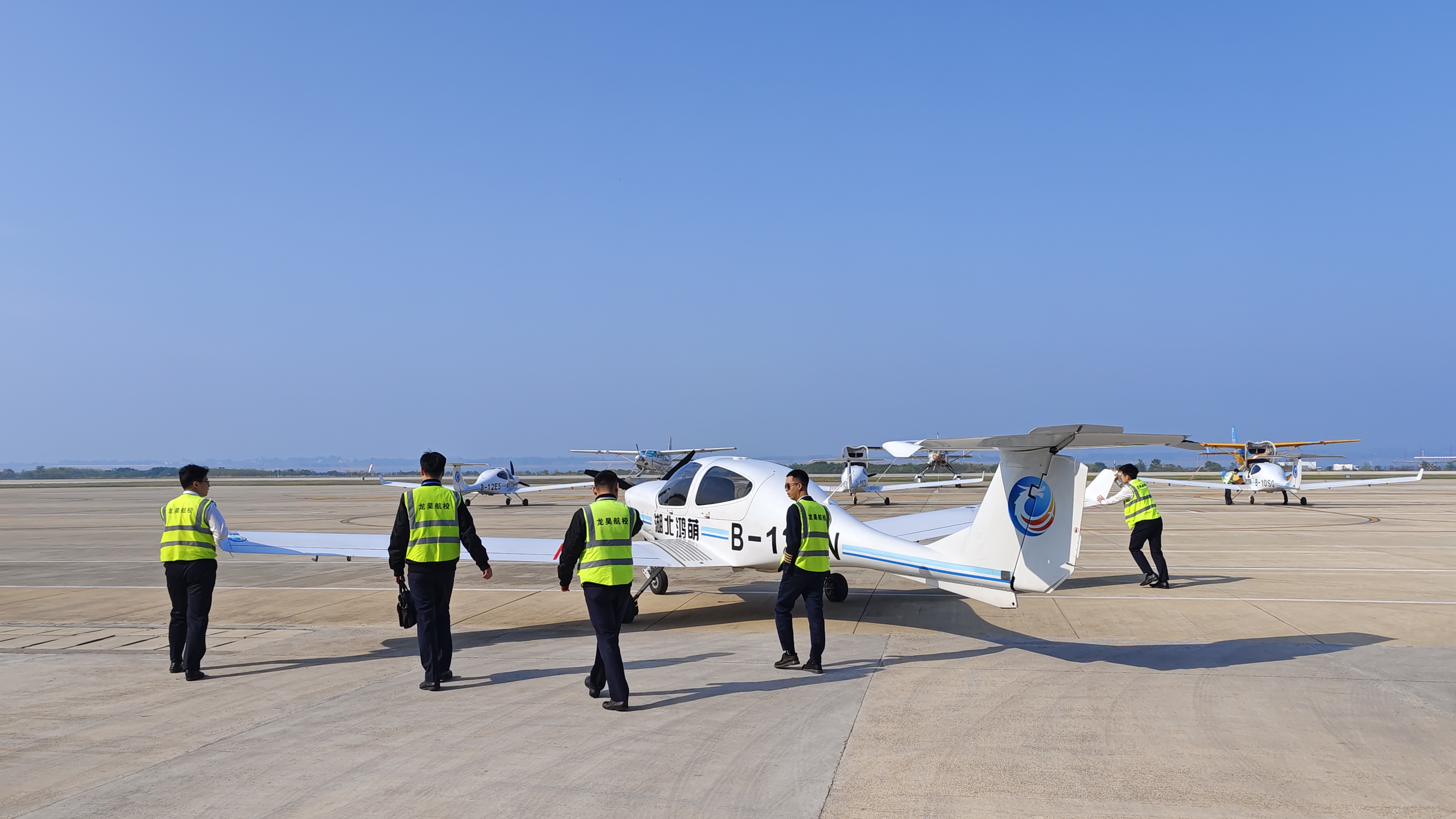 低空經(jīng)濟網(wǎng): 低空經(jīng)濟網(wǎng)2024:高質(zhì)量發(fā)展荊門先行:產(chǎn)業(yè)升