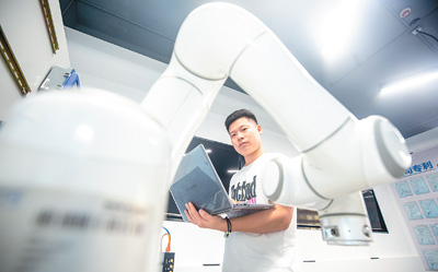 低空:工業(yè)互聯(lián)網(wǎng)運維員:為產(chǎn)業(yè)數(shù)字化護(hù)航