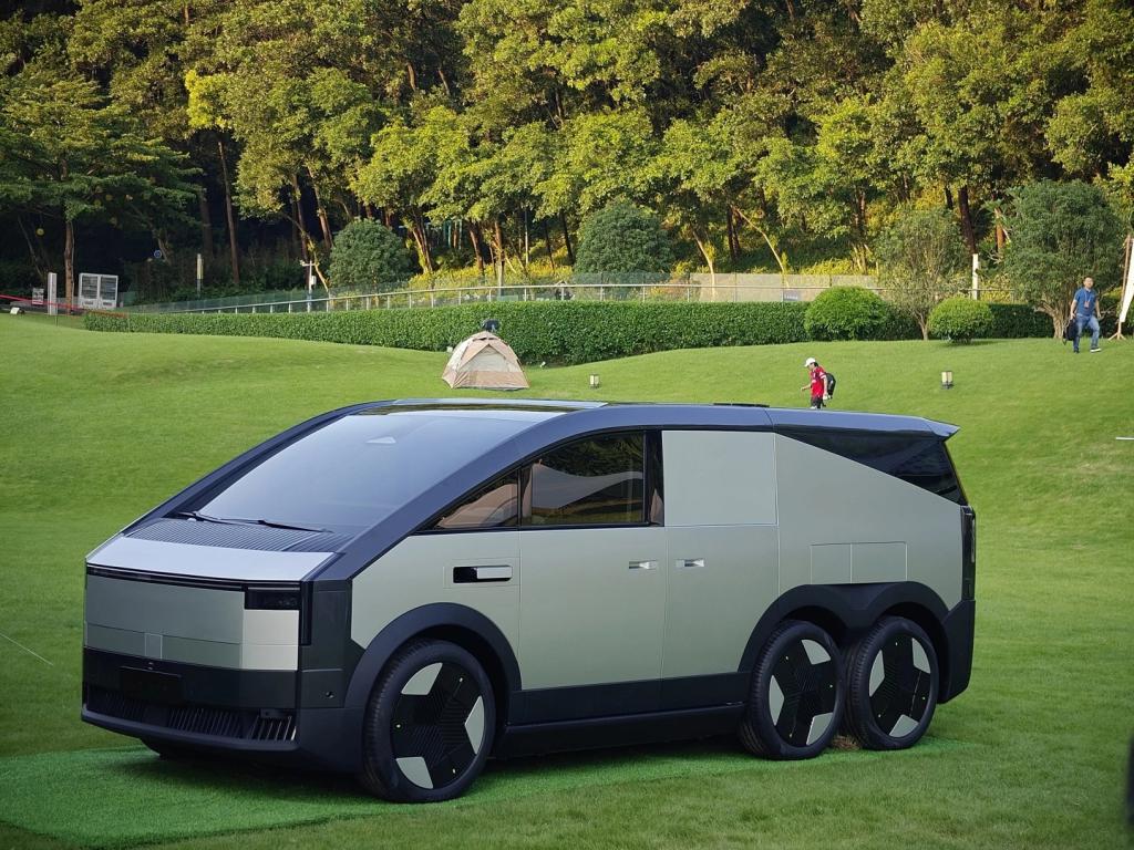 小鵬匯天陸地航母累計預訂單超1000臺,將于年底開啟預售