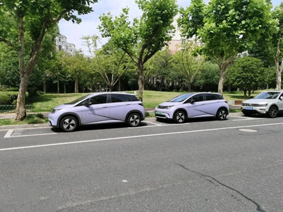 養(yǎng)一輛10萬的純電車與10萬的燃油車,10年的花費(fèi)差距會(huì)有多