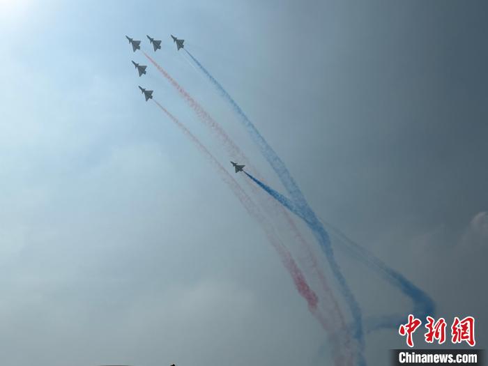 低空2024:第十五屆中國(guó)航展在珠海開(kāi)幕 多型“國(guó)之重器”首