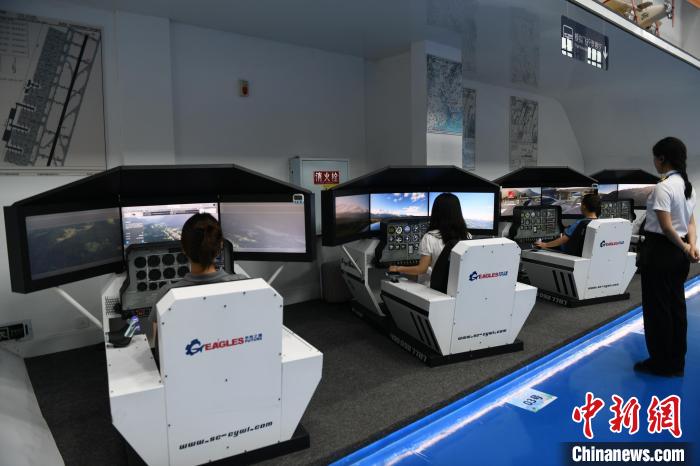 首屆重慶低空飛行競賽季啟幕 將開展上千場次低空飛行比賽