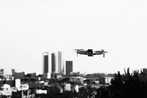 低空經(jīng)濟(jì); 低空經(jīng)濟(jì)報(bào):5G-A為低空經(jīng)濟(jì)發(fā)展注入新動(dòng)能