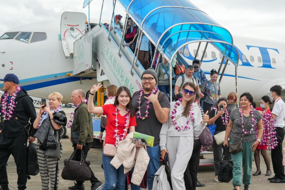 “一帶一路”十周年，海南機(jī)場集團(tuán)積極構(gòu)建空中互聯(lián)互通網(wǎng)絡(luò)，加