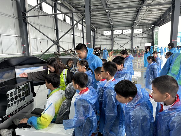 低空： “五一”假期“飛起耍” 2024梁平低空云夏節(jié)啟幕