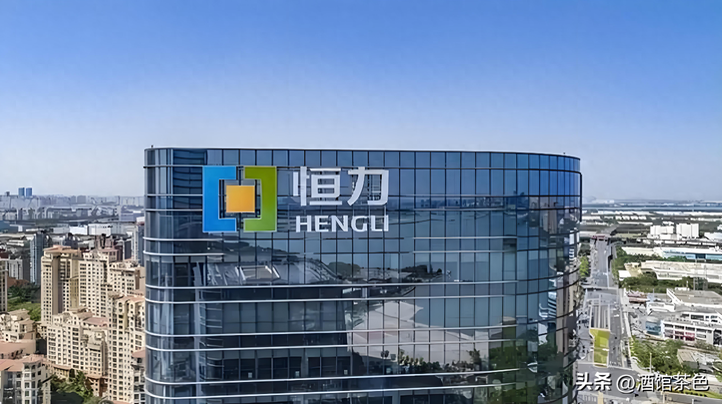 低空2025： 為何發生空難時，航空公司寧可賠掉幾十億，也不許乘客跳傘逃生？