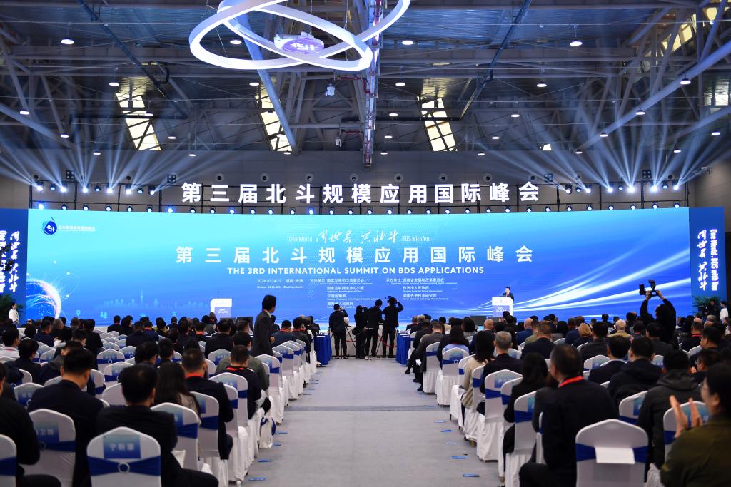 低空經濟報2025： “參北斗”催生新動能——第三屆北斗規模應用國際峰會觀察