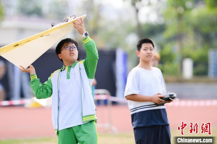 低空經濟網: 數百名青少年選手鵬城“比武” 航空模型大賽