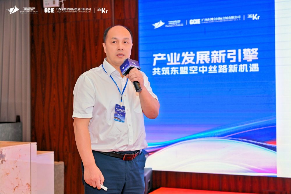 低空: 2024中國民航飛行學院教授博導、民航飛行技術與飛行安全重點實驗室主任潘