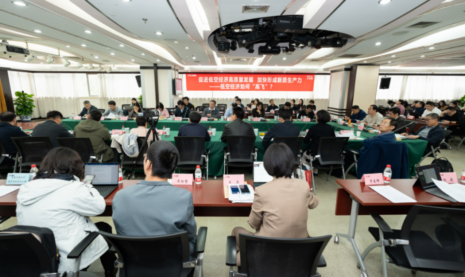 低空: 低空經濟萬億元級市場爆發在即