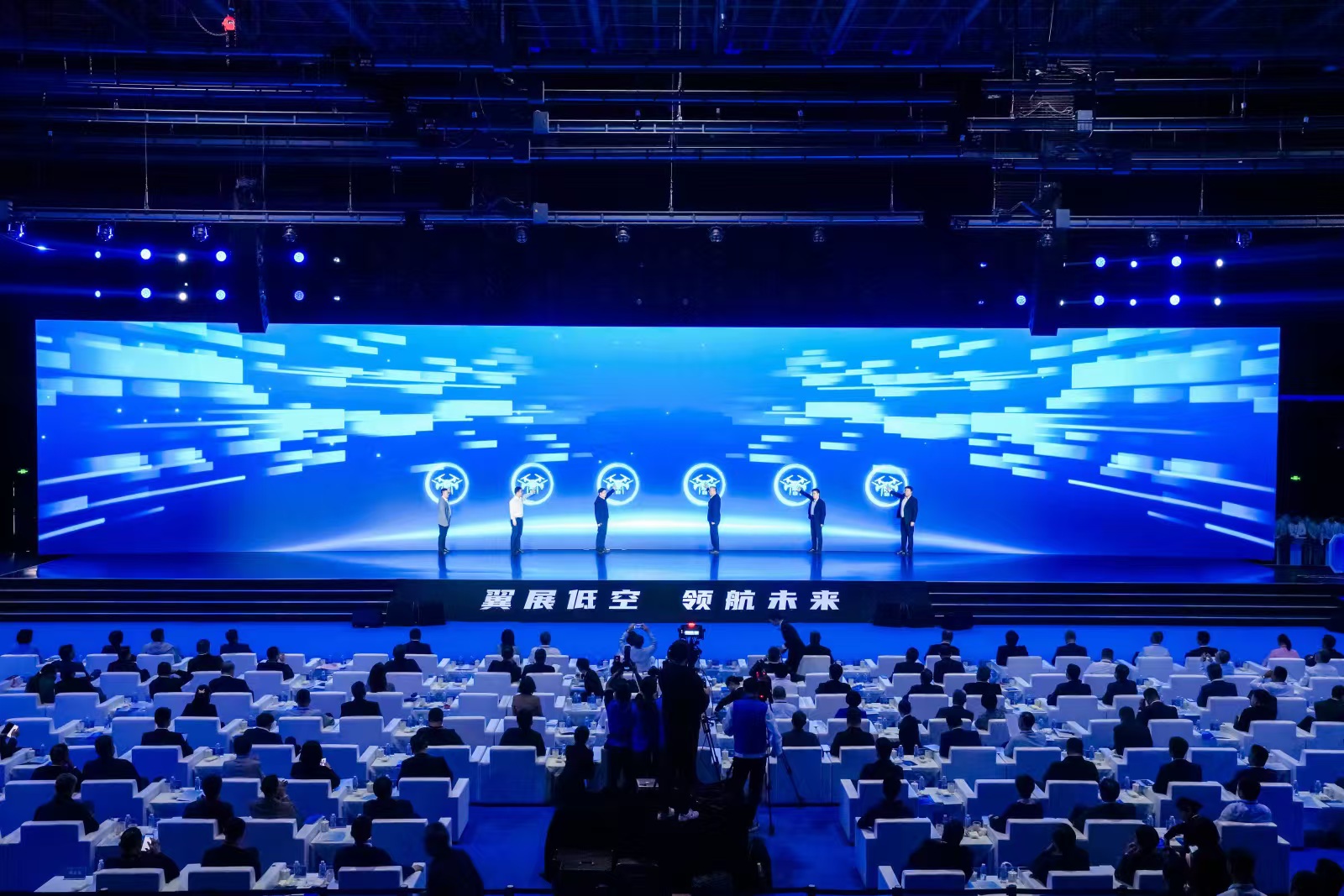 2025低空經(jīng)濟(jì)報(bào): 這些項(xiàng)目重磅簽約!移動(dòng)數(shù)智力量助力蘇州低空經(jīng)濟(jì)拓展新賽道