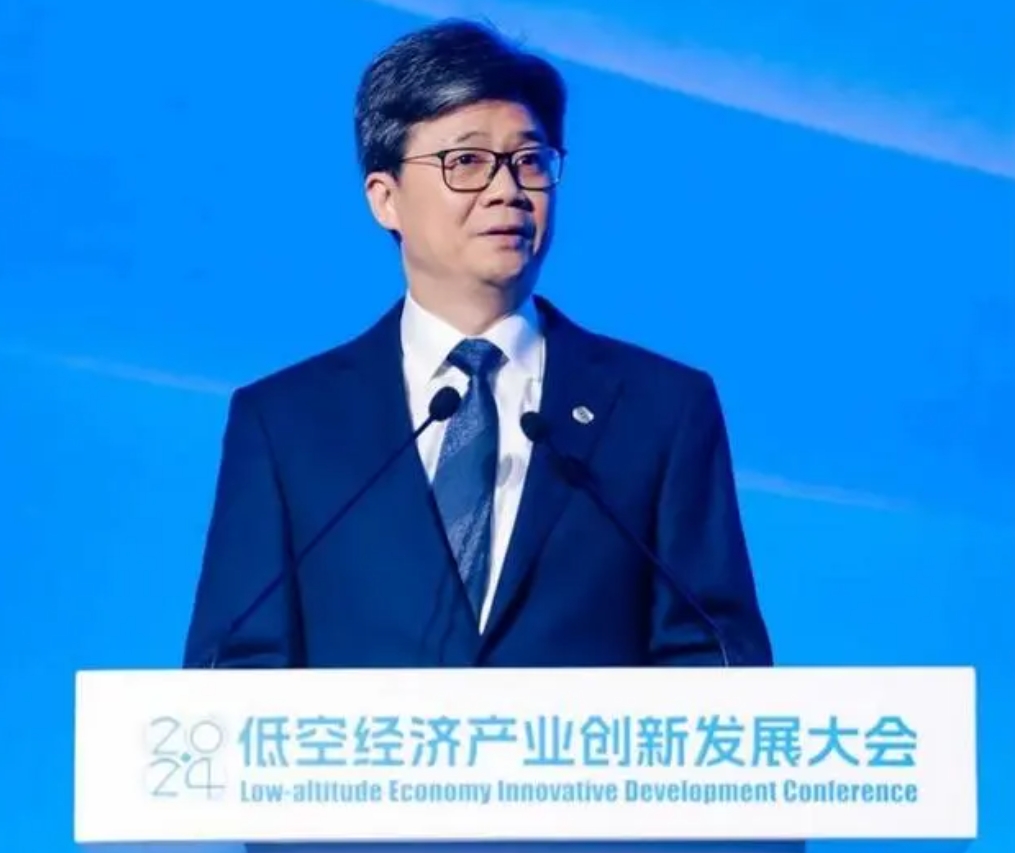 2025低空經濟報: 中國移動總經理何飚:助推低空經濟展翅翱翔