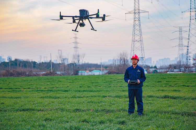 2025低空經(jīng)濟(jì)網(wǎng): 2024“低空經(jīng)濟(jì)”在“絲路起點(diǎn)”騰飛成勢