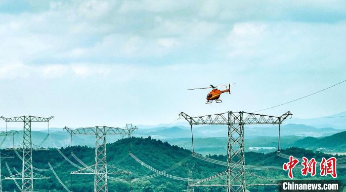 2025: 飛行器搖身變成“千里眼” 電力高空作業智能化