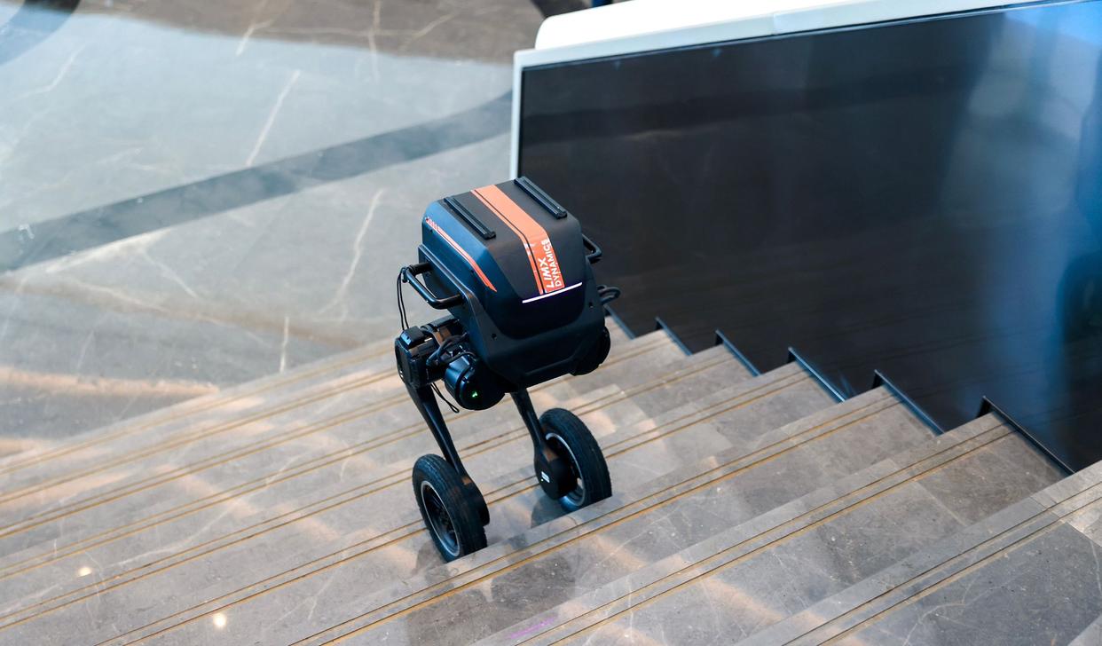 從“獨唱”走向“合唱” 智能汽車、智能機器人、低空經濟走向融