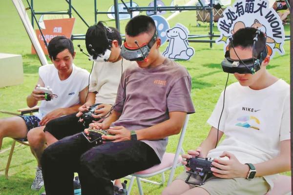 2024寧波首屆無人機競速挑戰賽現場。