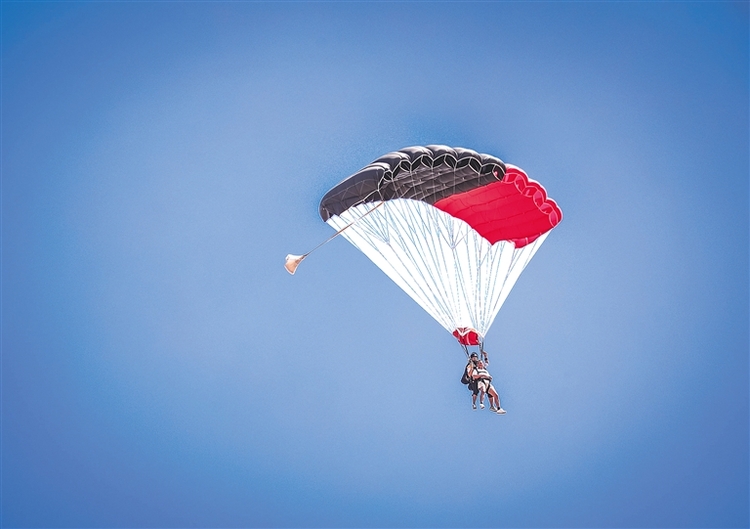 開通低空航線、豐富低空業態…… 儋州低空經濟乘勢而“飛”_fororder_7072348_hnrbtp2_1716823081618_s