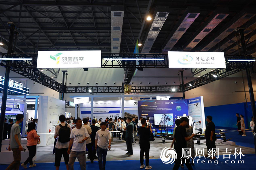 20240705085919S6Q3UX.jpg 羽麥航空展區。.jpg