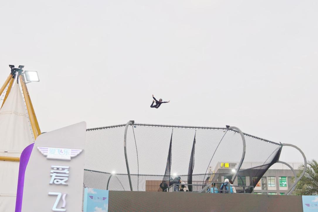 風洞跳傘特技表演