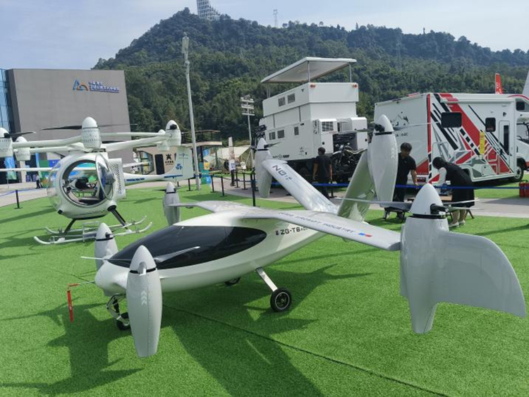 318自駕游全國裝備展銷會引領低空經濟新風尚 多款低空飛行器驚艷亮相