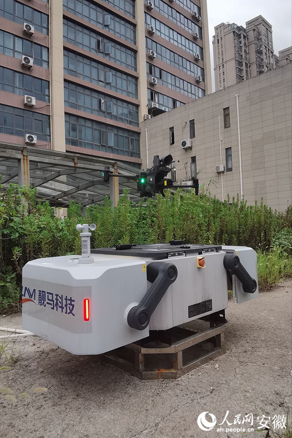 靚馬科技無人機執(zhí)行飛行任務(wù)。人民網(wǎng)胡雨松攝